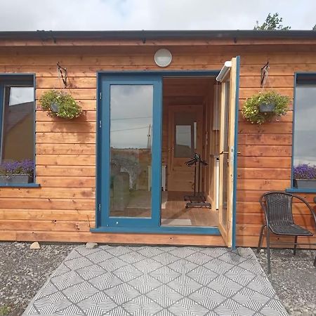 Ceaser'S Cabin Is A Cosy 1 Bedroom Cabin Лехинч Экстерьер фото