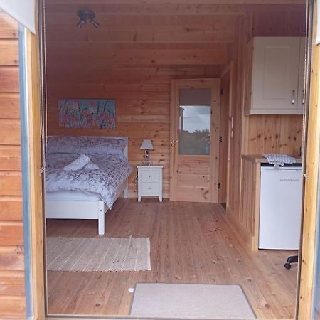 Ceaser'S Cabin Is A Cosy 1 Bedroom Cabin Лехинч Экстерьер фото