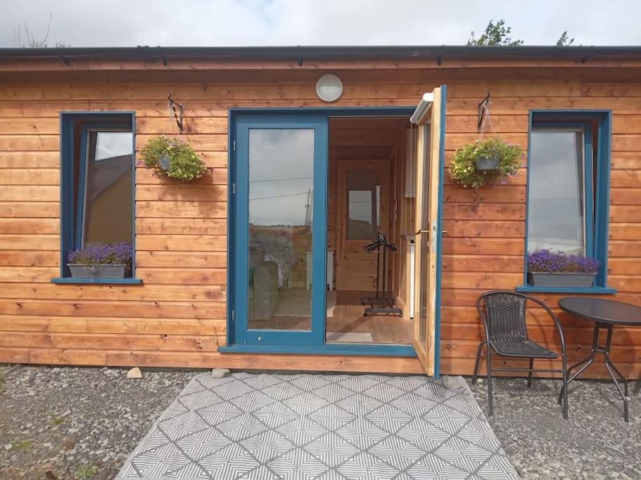 Ceaser'S Cabin Is A Cosy 1 Bedroom Cabin Лехинч Экстерьер фото